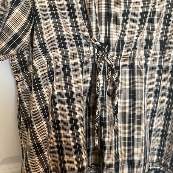 Beautiful Plaid / Check Print Balloon Sleeve Smocked Tie Front Boohoo Dress - Picture 5 of 8